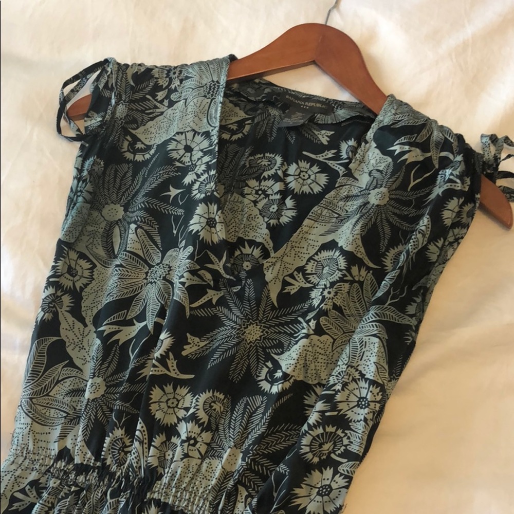 Banana Republic silk dress. EUC! Size 0